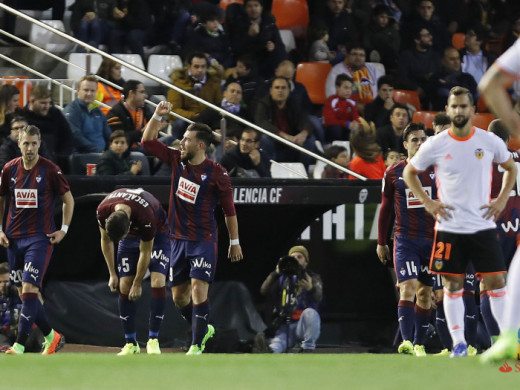 (Galería de fotos y vídeo) Doblete de Sergi Enrich en el asalto del Eibar a Mestalla