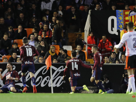 (Galería de fotos y vídeo) Doblete de Sergi Enrich en el asalto del Eibar a Mestalla