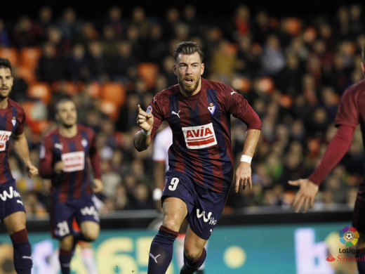 (Galería de fotos y vídeo) Doblete de Sergi Enrich en el asalto del Eibar a Mestalla