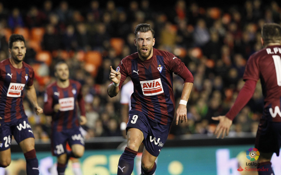 Enrich celebra el primer gol (Fotos: laliga.es)