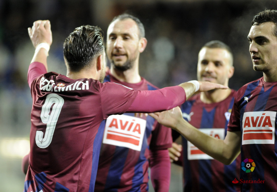 Enrich, celebrando el 2-0 junto a sus comañeros (Foto: laliga.es)