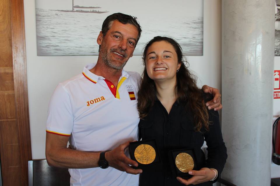 Borrás y Franceschi, con los trofeos de ganadores.