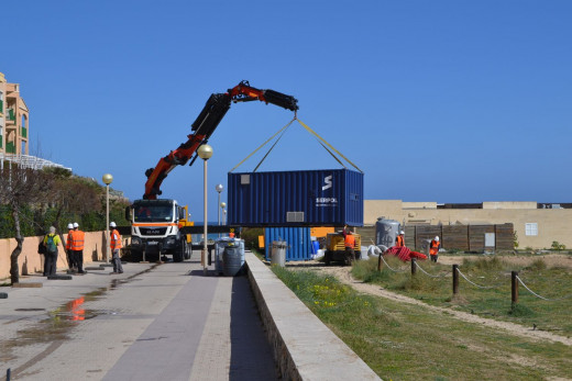 Inicio de las obras en la playa de Cala Mesquida (Fotos: Govern balear)