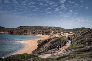 Primeros equipos de la modalidad Experience 360º a su paso por la Platja de Cavalleria.