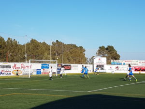 Imagen del partido del Peña Deportiva ante el Pennya (Foto: noudiari.es)