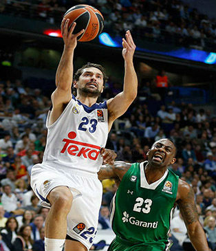 Llull ejecuta una bandeja (Foto: Euroliga)