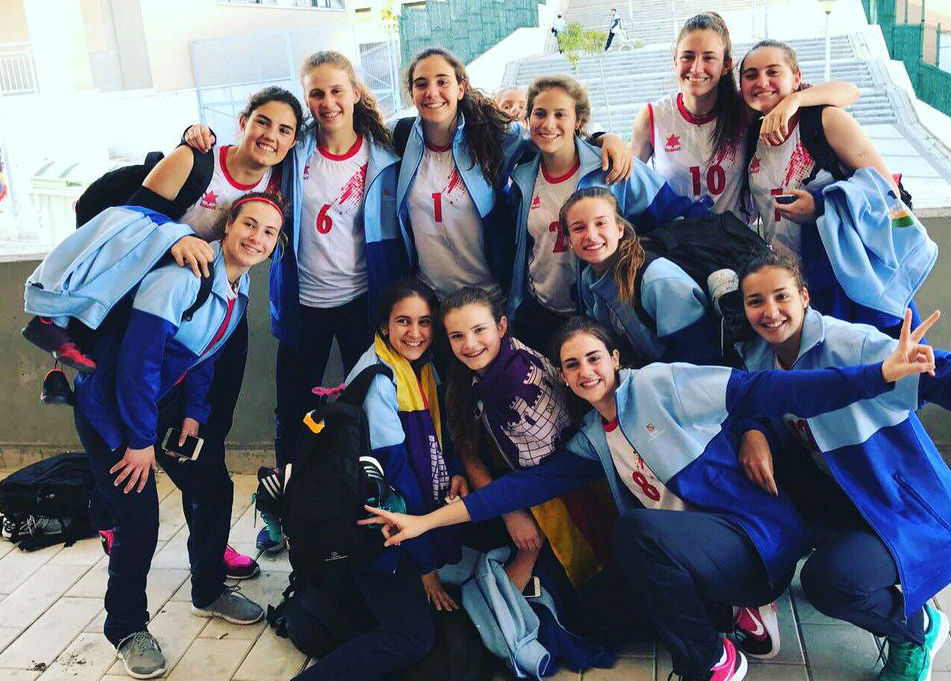 Foto de familia de las campeonas (Foto: CVC)