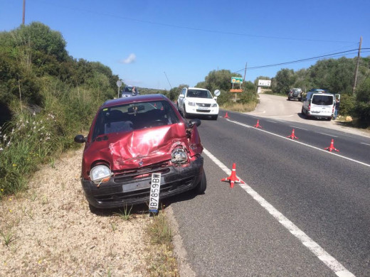 (Galería de fotos) Aparatoso accidente con heridos en la carretera general