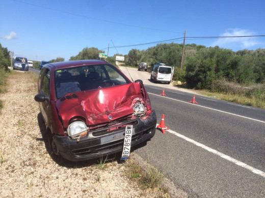 (Galería de fotos) Aparatoso accidente con heridos en la carretera general