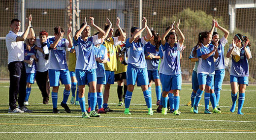 Las jugadoras del Sporting, saludando tras una victoria (Foto. deportesmenorca.com)