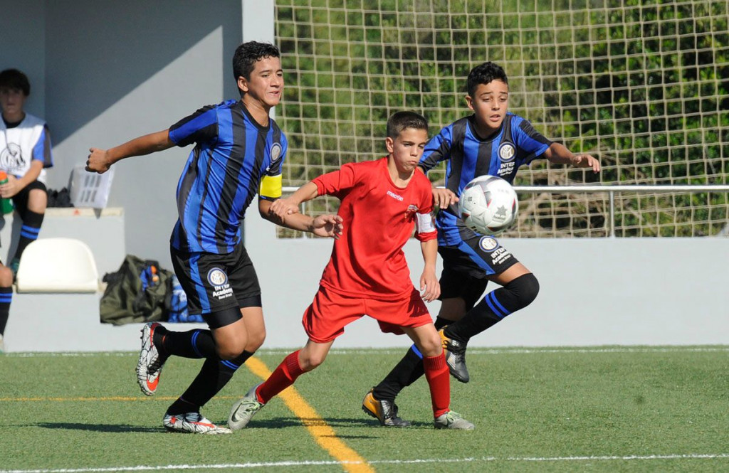 Acción del partido entre la academia del Inter y el San Francisco alevín (Foto: Tolo Mercadal)