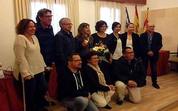 Lita López, arriba en el centro, en el momento del homenaje (Foto: deportesmenorca.com)