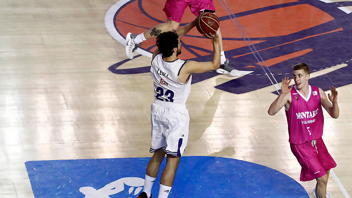 Momento en el que Llull ejecuta el triple (Foto: ACB Photo)