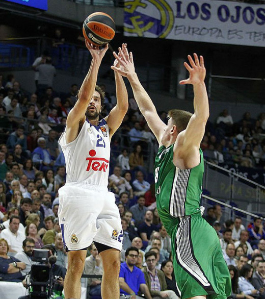 Tiro de Llull ante el Darussafaka (Foto: Euroleague)