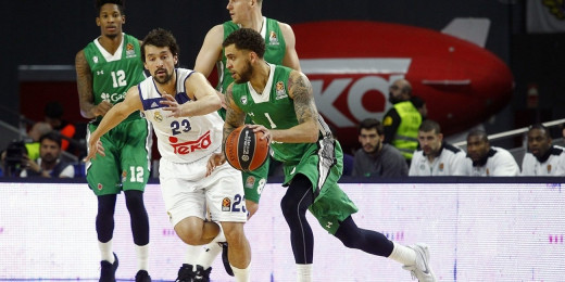 Wilbekin bota el balón ante Llull (Foto: Euroleague)