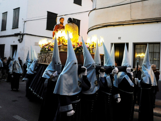 Las procesiones del Via Cruces encienden la pasión de la Semana Santa