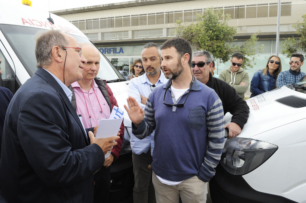 juli fuster dtor gral ibsalut y miquel triay empleado ambulancias protestando por impagos de nomias