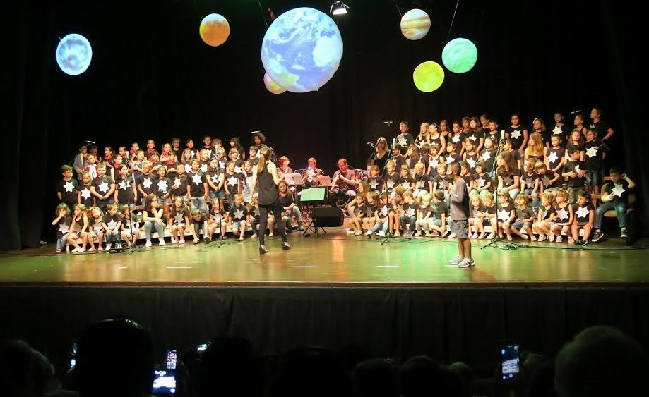 Momento de la cantata de la Escola de Música.