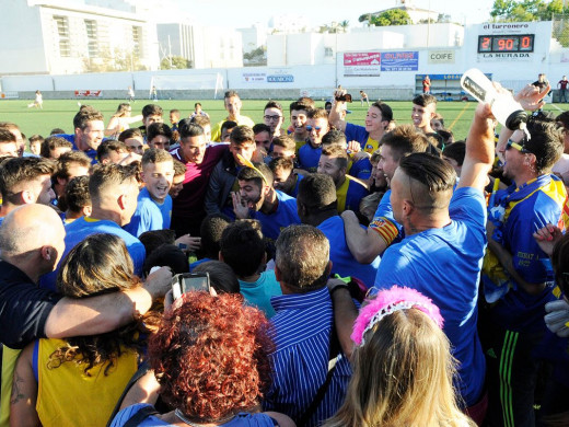 (Galería de fotos) La Unión Deportiva Mahón conquista el título de Regional