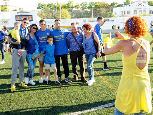 (Galería de fotos) La Unión Deportiva Mahón conquista el título de Regional