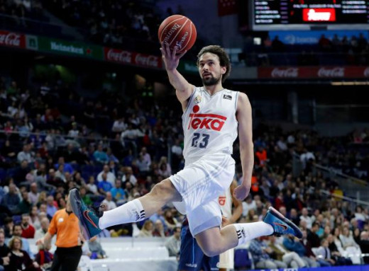 Espectacular bandeja de Sergio Llull.