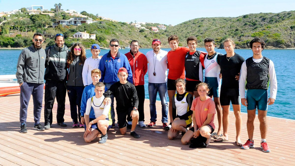 Foto de familia de los participantes.