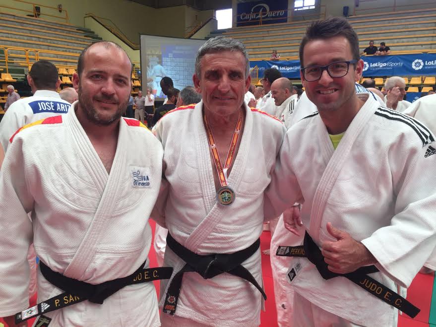 Foto de los tres representantes del Club Judo Es Castell.