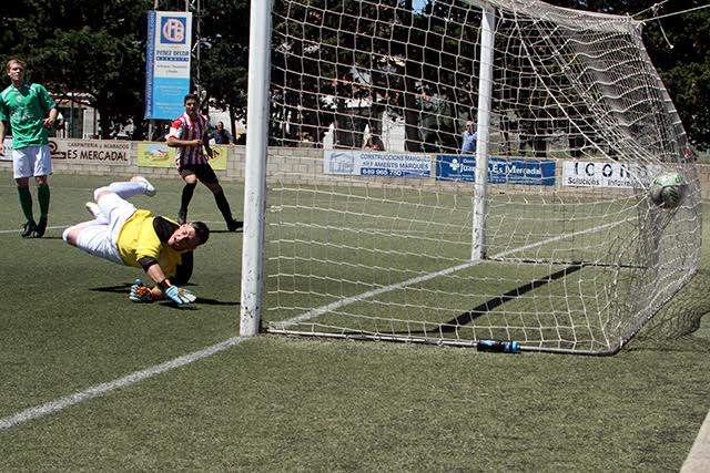 Imagen del gol de Raúl Marqués ante el Son Cladera (Foto: deportesmenorca.com)