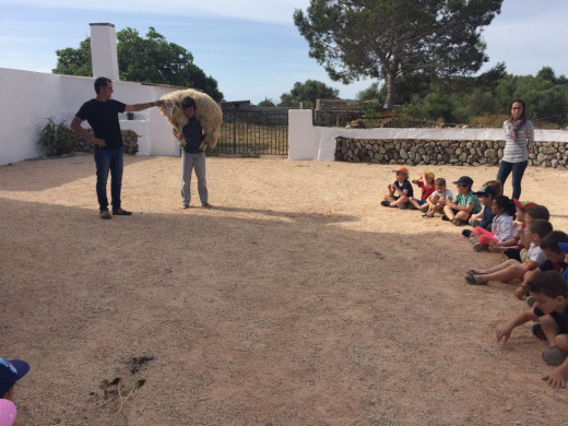 (Fotos) Arrancan las visitas escolares al “be” de Sant Joan