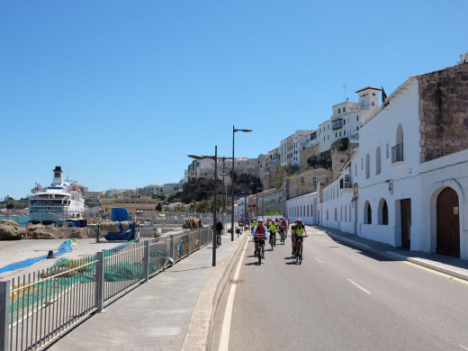 (Fotos y vídeo) Llegan130 ciclistas alemanes en crucero