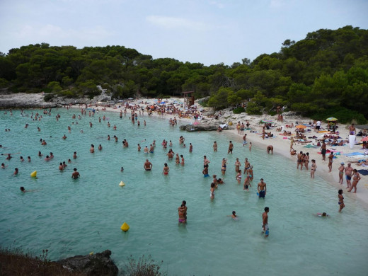 Turistas en la playa.