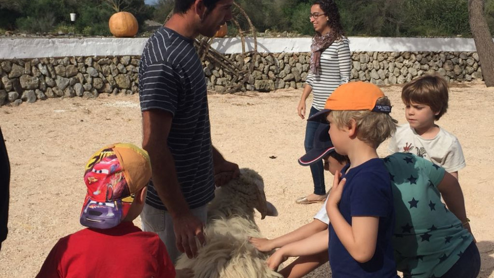 Un momento de la visita (Fotos: Ajuntament de Ciutadella)