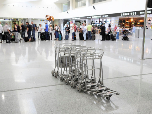 La huelga de limpiadoras en el aeropuerto arranca con tranquilidad