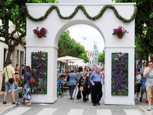 (Fotos) Maó y Sant Lluís viven su fiesta floral