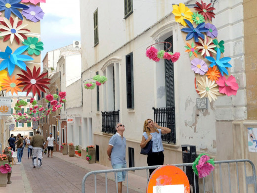 (Fotos) Maó y Sant Lluís viven su fiesta floral