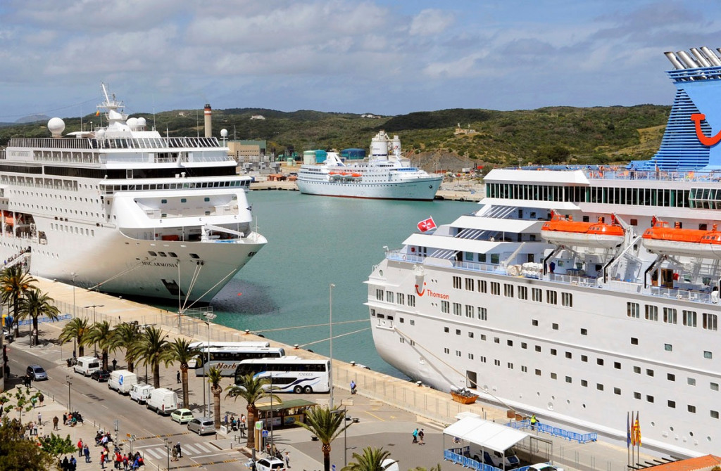 El PP pide  que el Govern elabore un estudio sobre los efectos de los cruceros en el puerto de Maó