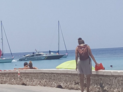 (Ampliación) Aparece muerta una mujer en Cala en Porter