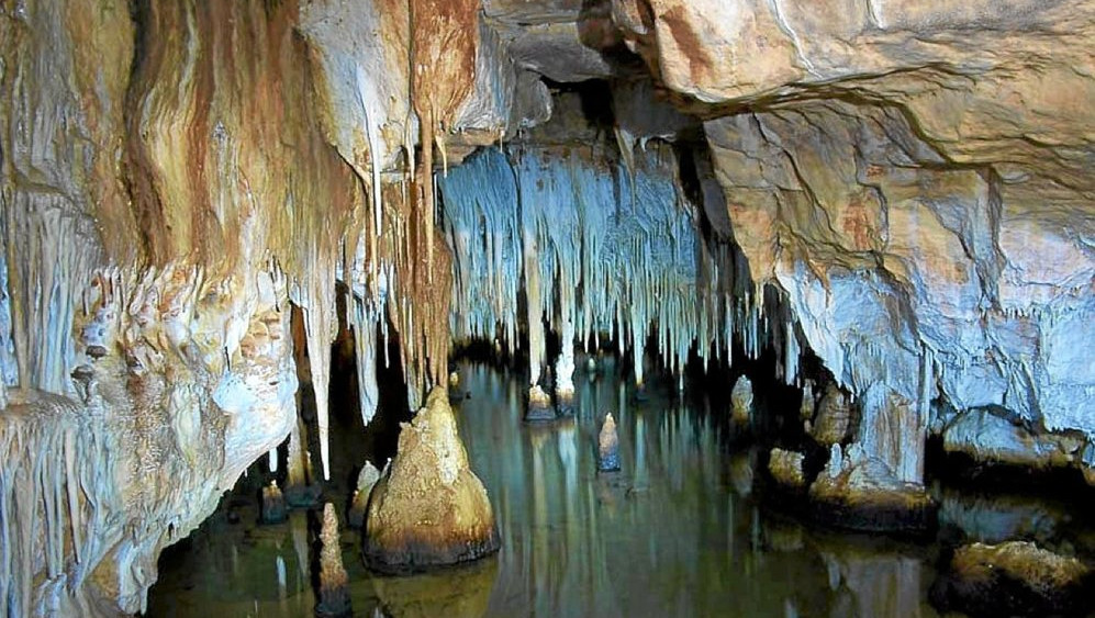 Cuevas de Cala Blanca