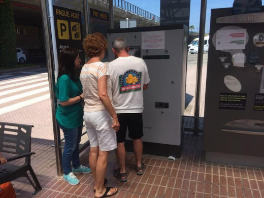 (Galería de fotos) Caos en el parking del aeropuerto de Menorca