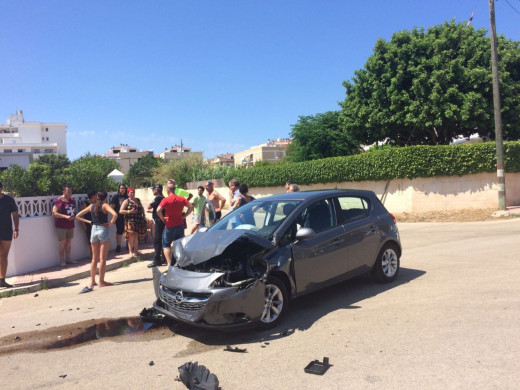 (Fotos) Espectacular accidente de coche en Ciutadella