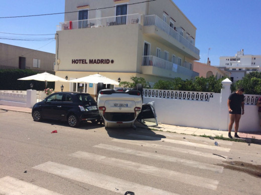 (Fotos) Espectacular accidente de coche en Ciutadella