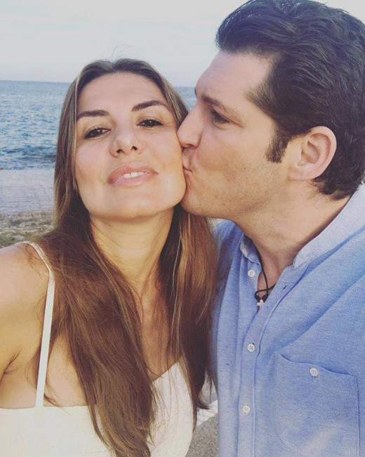 Manu Tenorio, besando a su mujer (Foto: @manutenorio)