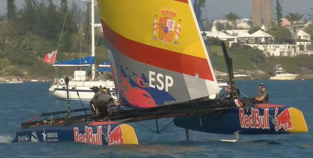 Momento de la regata con el Spanish Impulse en acción