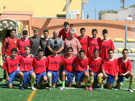 (Galería de fotos) Fútbol y goles para estrenar el nuevo césped en Es Castell