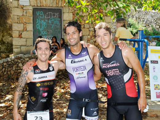 (Galería de fotos) Biel Forteza y Julia Rita reinan en el Triatló d’Es Castell