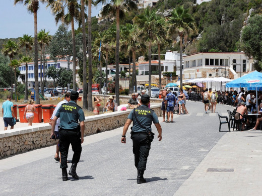 (Ampliación) Aparece muerta una mujer en Cala en Porter