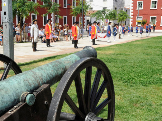 Es Castell recrea de nuevo la devolución de Menorca a España