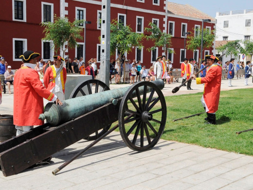 Es Castell recrea de nuevo la devolución de Menorca a España