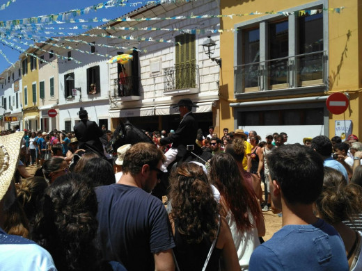 (Fotos y vídeos) ‘Molta bulla’ en el día grande de  Sant Martí