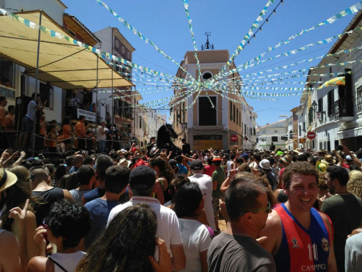 (Fotos y vídeos) ‘Molta bulla’ en el día grande de  Sant Martí